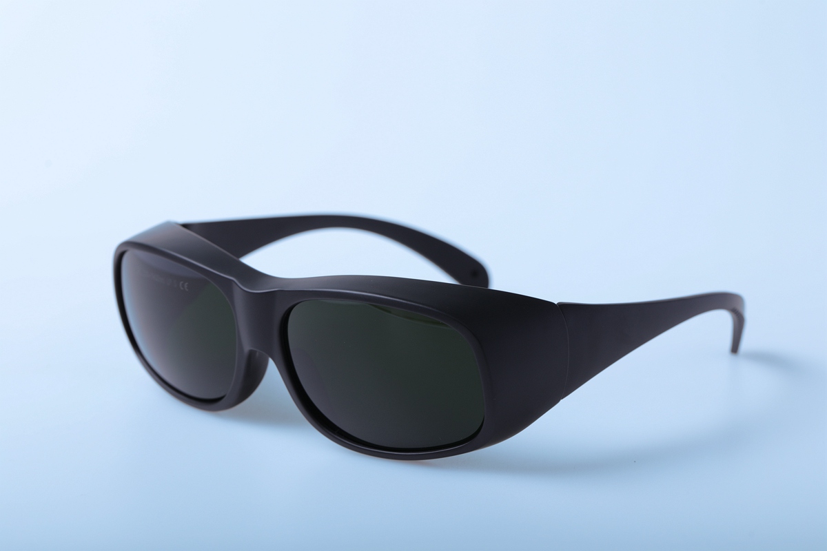 Какие типы очков доступны для невидимой лазерной защиты?