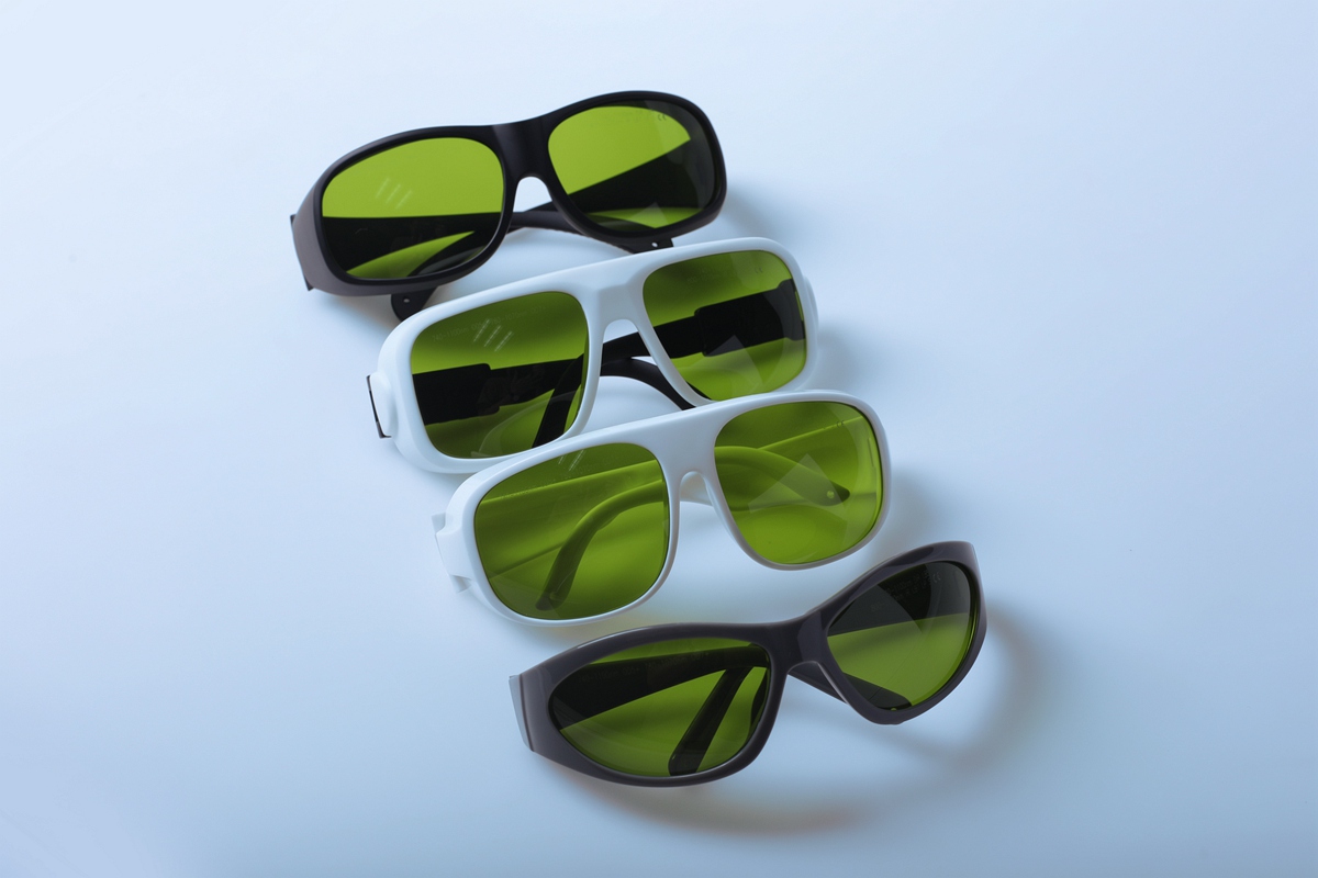 Лазерная сварка против традиционной сварки: выбор правильных защитных очков