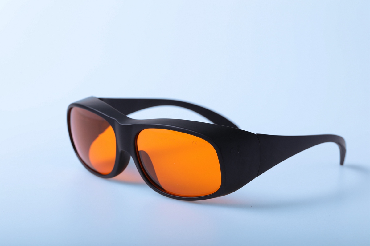 Как защитить глаза от синего лазерного воздействия？