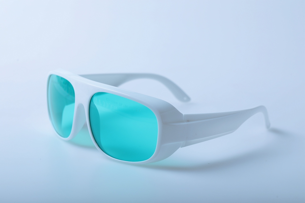 Что такое красные лазерные защитные очки?